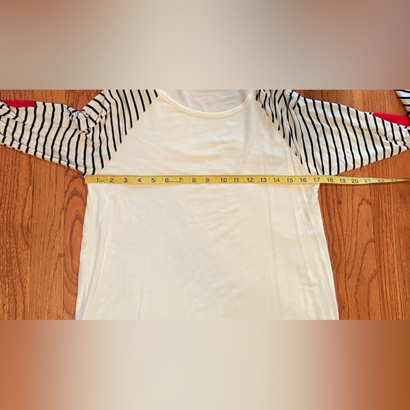 NWOT Shirt Size Small with Hearts on each elbow. ♥️ - Picture 8 of 11